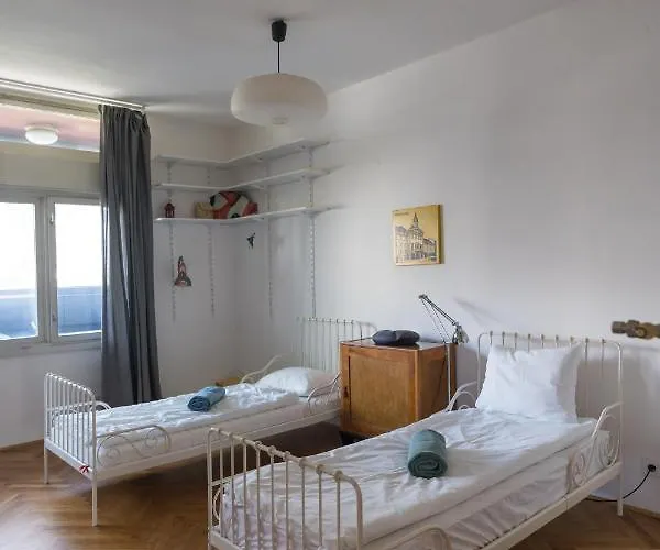 Family In The Centre - Free Parking Garage Apartament