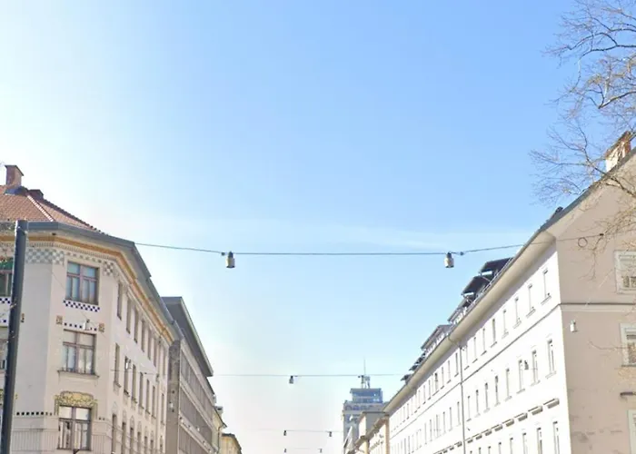 Family In The Centre - Free Parking Garage Apartament