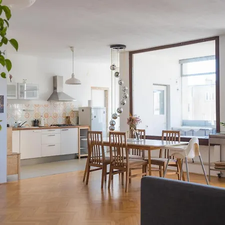 Family In The Centre - Free Parking Garage ليوبليانا